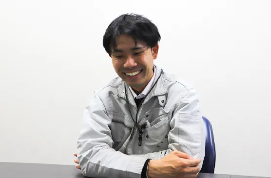 インタビュー中の写真